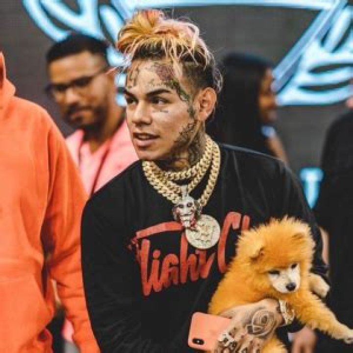 6ix9ine – Bio, Rapper, Songs, Net Worth, Age, Facts, Wiki, Height, Family, Tour, Album, Concert, Awards, Affair, Race, Real Name, Parents, Girlfriend