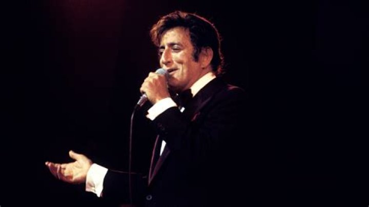 Does Tony Bennett Wear A Toupee? Here’s All We Know About The Singer’s Hair