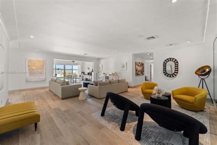 Dr Lenny Hochstein Net Worth: Everything On His Alleged Affair and Wife Lisa