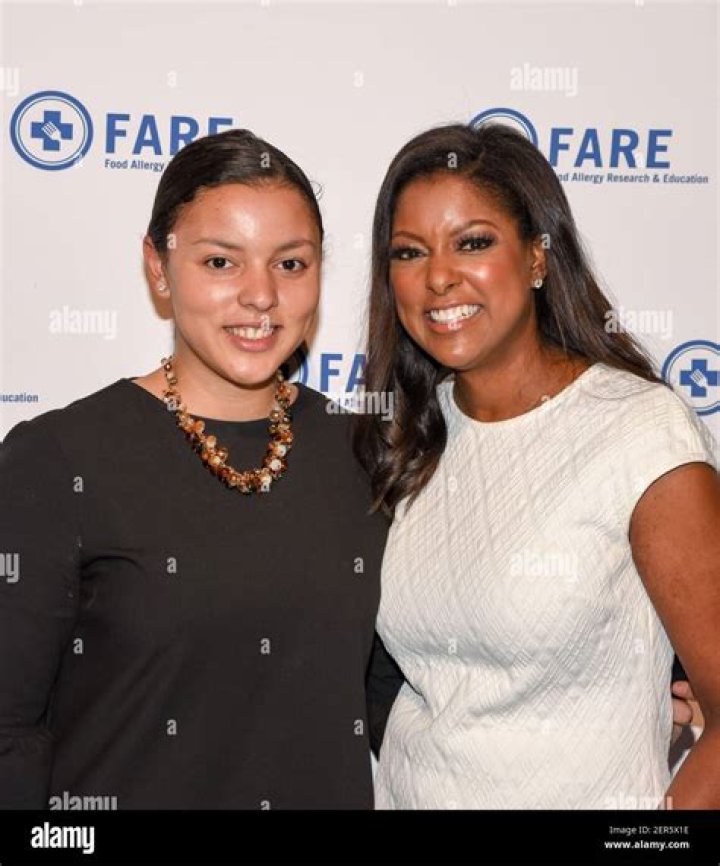 Lori Stokes Biography, Age, Daughters, Husband, Salary, Networth, Instagram